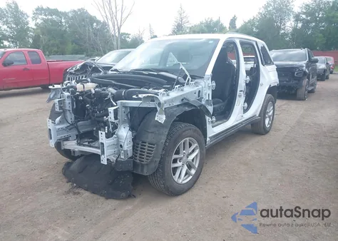 2023 Jeep Grand Cherokee Laredo 4X4 z USA, uszkodzony, nr VIN 1C4RJHAG7PC642934